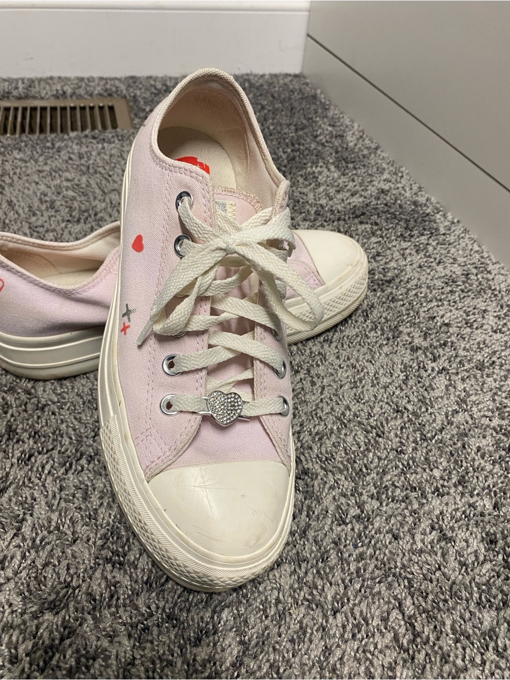 Converse all stars Women’s Pink Canvas Heart Charm Low-Top Sneakers